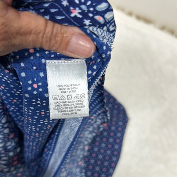 Blue and White Geometric Sleeveless Tank Top - Picture 8 of 8